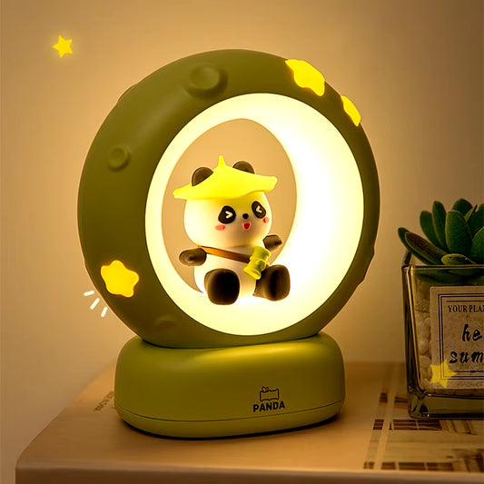 Luz de Noche Infantil de Panda y Astronauta – Portátil y Suave para Dormitorio