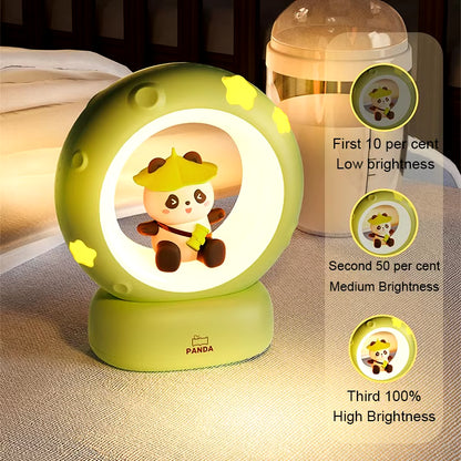 Luz de Noche Infantil de Panda y Astronauta – Portátil y Suave para Dormitorio